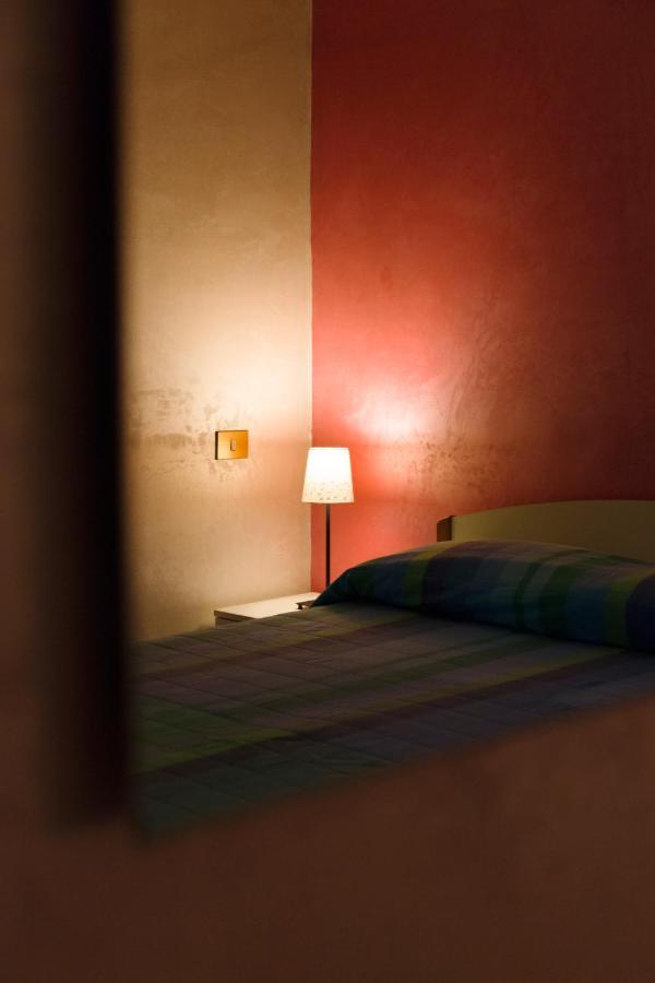Albergo Centrale Скано Екстериор снимка